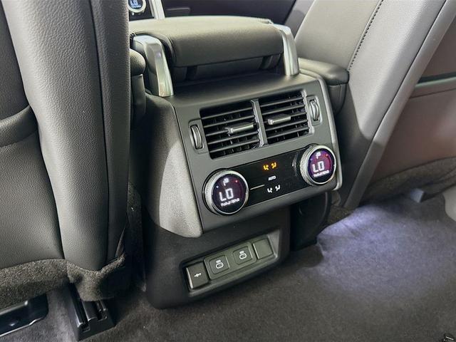 Photo of 2025 Fuji White Land Rover Discovery