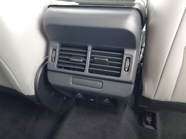 Photo of 2026 Fuji White Land Rover Range Rover Evoque