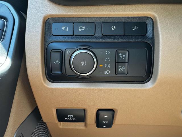 Photo of 2024 Agate Black Metallic Ford F-350