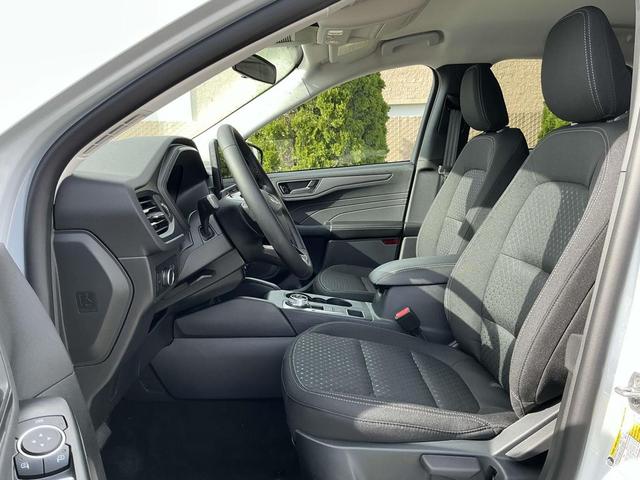 Photo of 2025 Space Silver Metallic Ford Escape