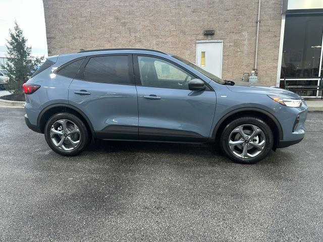 Photo of 2025 Vapor Blue Metallic Ford Escape