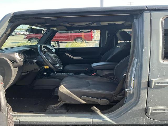 Photo of 2015 Anvil Clearcoat Jeep Wrangler Unlimited