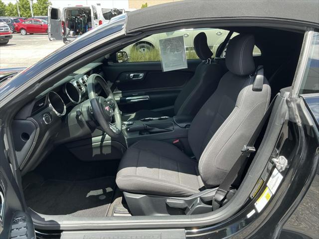 Photo of 2015 Black Ford Mustang