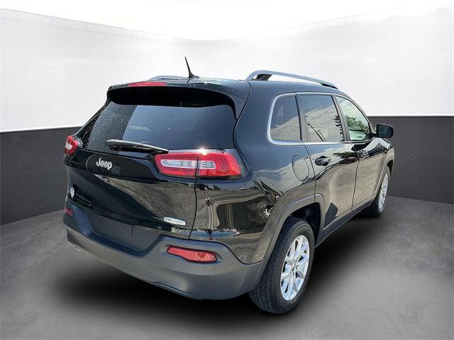 Photo of 2018 Diamond Black Crystal Pearlcoat Jeep Cherokee