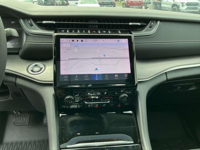 Photo of 2023 Baltic Gray Metallic Clearcoat Jeep Grand Cherokee L