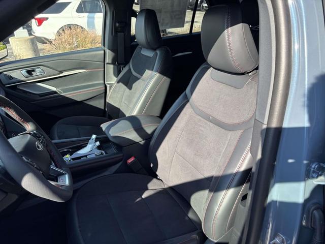 Photo of 2025 Vapor Blue Metallic Ford Explorer