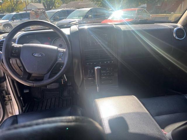 Photo of 2006 Silver Ford Explorer