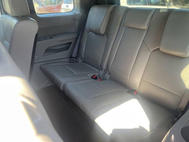 Photo of 2013 White Honda Pilot