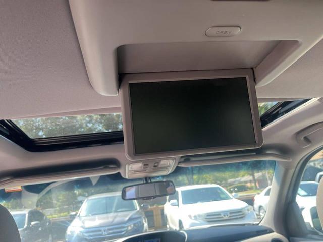 Photo of 2013 White Honda Pilot