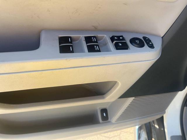 Photo of 2013 White Honda Pilot