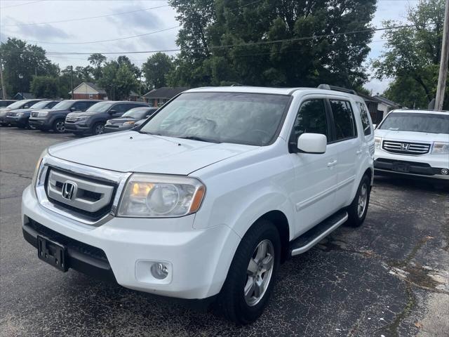 Photo of 2011 White Honda Pilot