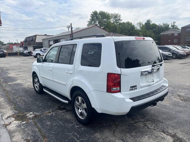 Photo of 2011 White Honda Pilot