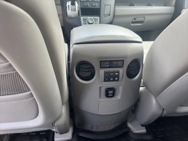 Photo of 2011 White Honda Pilot