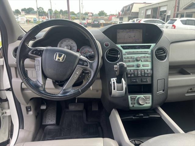 Photo of 2011 White Honda Pilot