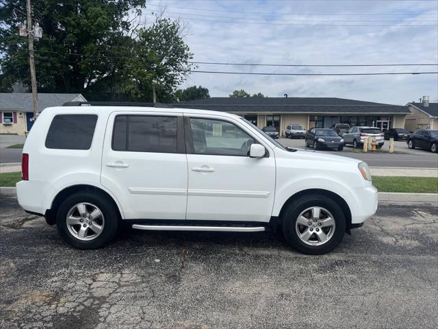 Photo of 2011 White Honda Pilot