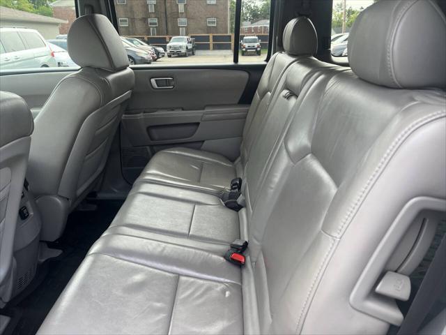 Photo of 2011 White Honda Pilot