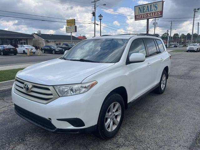 Photo of 2011 White Toyota Highlander