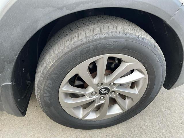 Photo of 2017 White Hyundai TUCSON