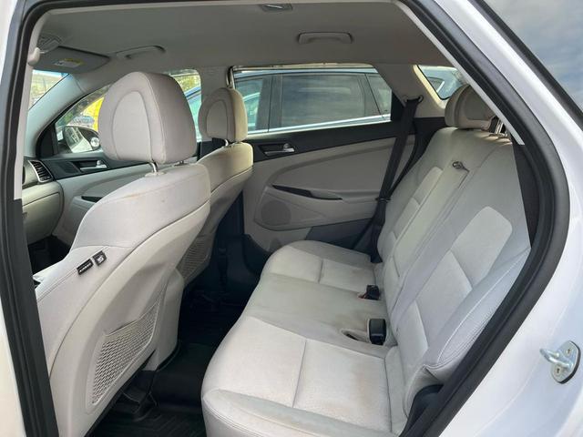 Photo of 2017 White Hyundai TUCSON