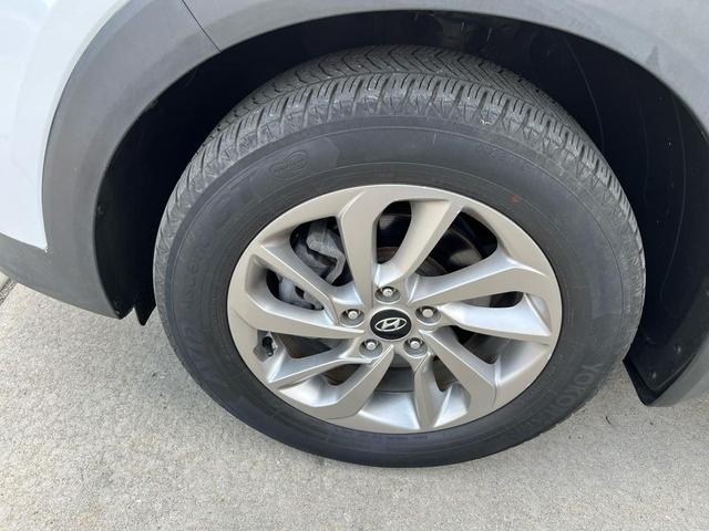 Photo of 2017 White Hyundai TUCSON