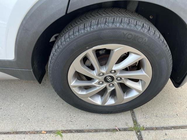 Photo of 2017 White Hyundai TUCSON