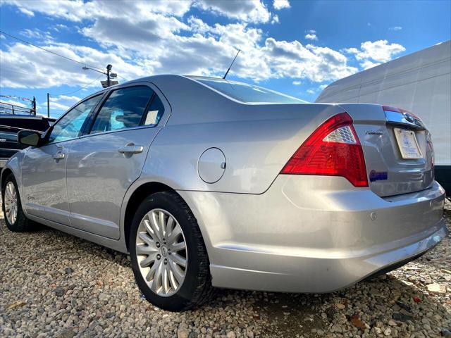 Photo of 2011 Gray Ford Fusion Hybrid