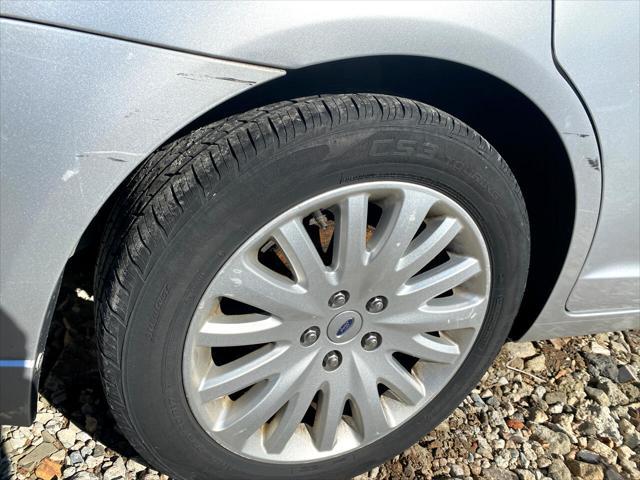 Photo of 2011 Gray Ford Fusion Hybrid