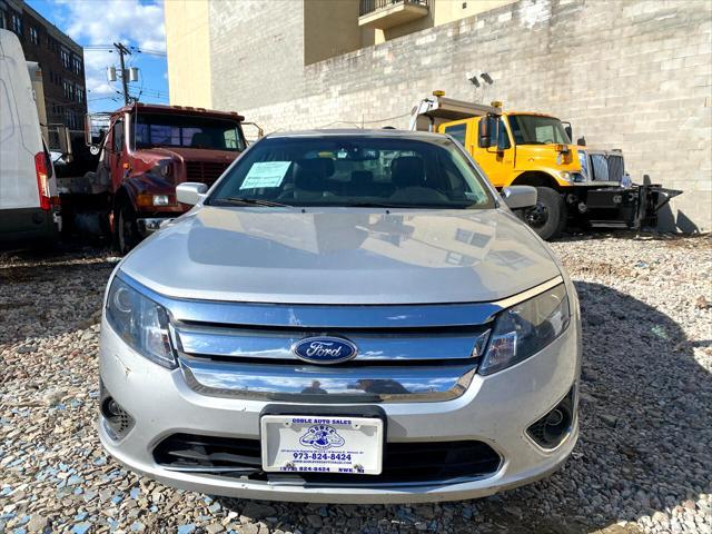 Photo of 2011 Gray Ford Fusion Hybrid