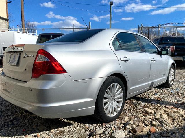 Photo of 2011 Gray Ford Fusion Hybrid