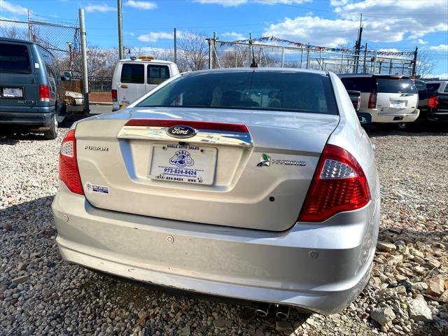 Photo of 2011 Gray Ford Fusion Hybrid