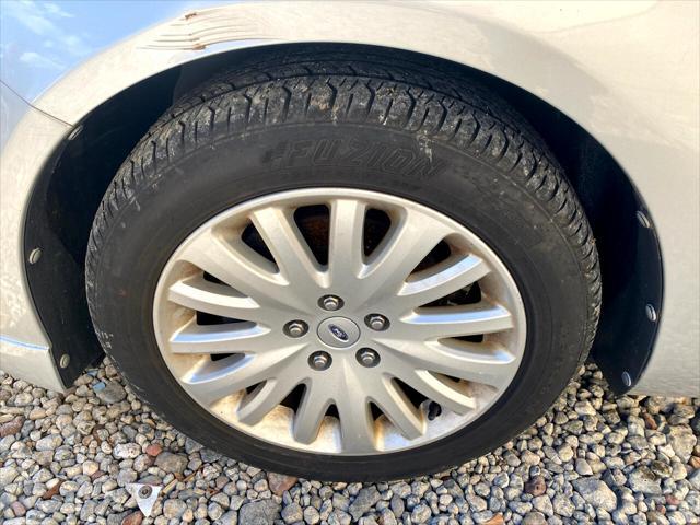Photo of 2011 Gray Ford Fusion Hybrid