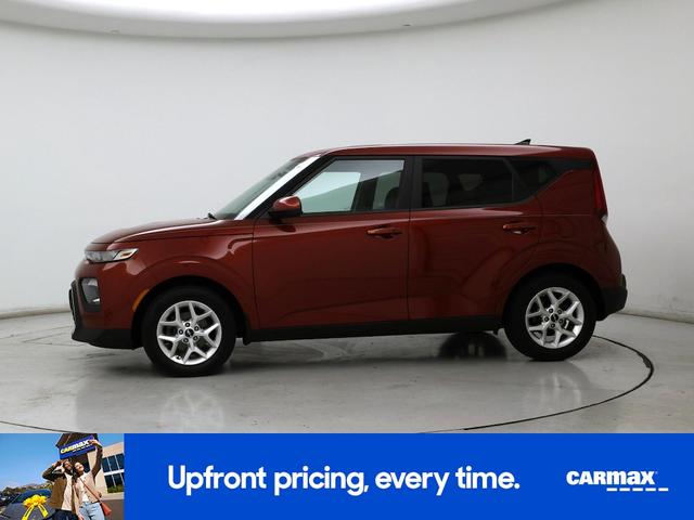 Photo of 2022 Orange Kia Soul