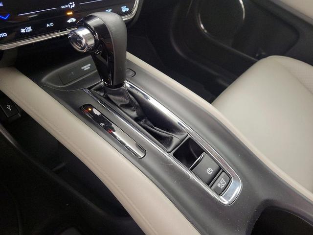 Photo of 2016 White Honda HR-V