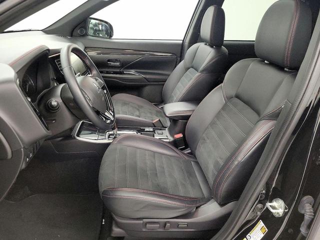 Photo of 2020 Black Mitsubishi Outlander