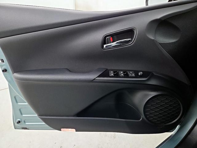 Photo of 2016 Blue Toyota Prius