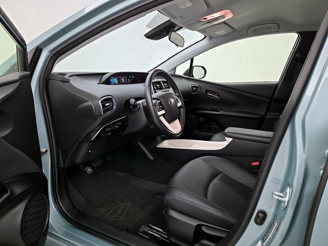 Photo of 2016 Blue Toyota Prius