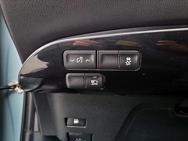 Photo of 2016 Blue Toyota Prius
