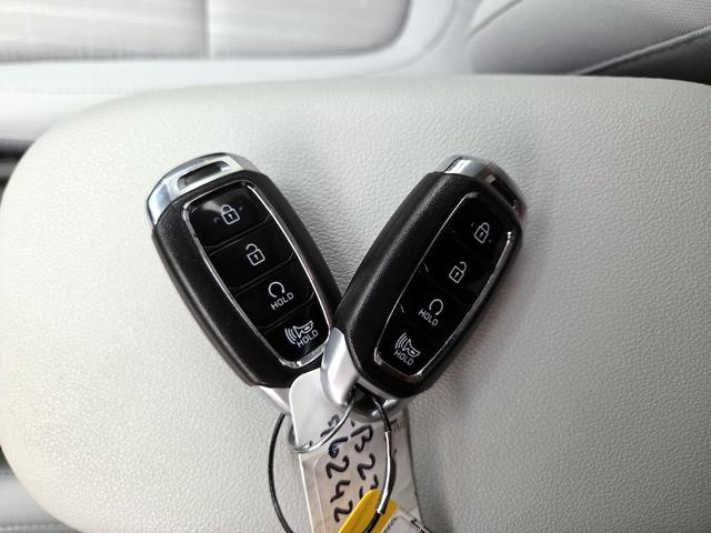 Photo of 2022 White Hyundai KONA