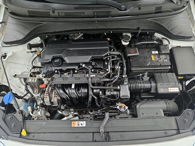 Photo of 2022 White Hyundai KONA