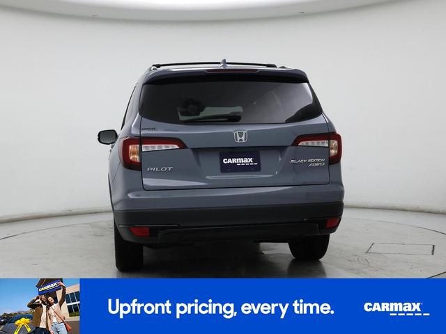 Photo of 2022 Gray Honda Pilot