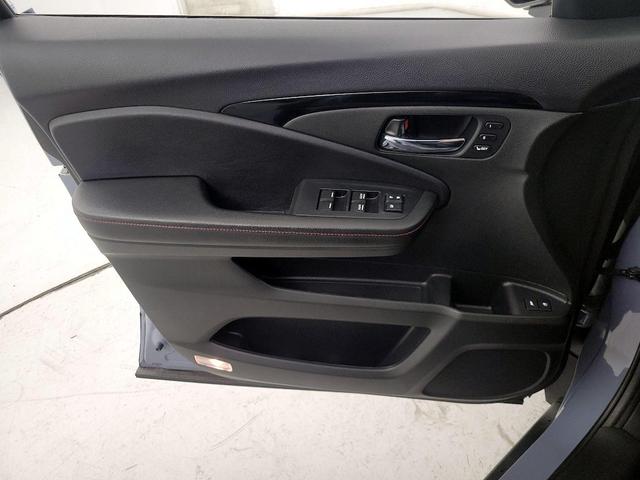 Photo of 2022 Gray Honda Pilot