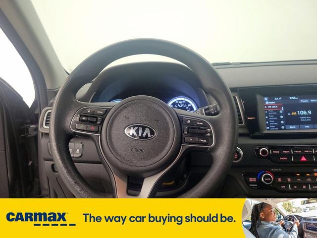 Photo of 2018 Gray Kia Niro