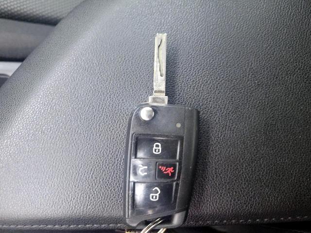 Photo of 2019 White Volkswagen Jetta