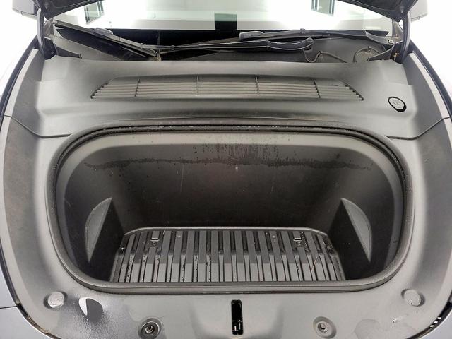 Photo of 2022 Gray Tesla Model Y
