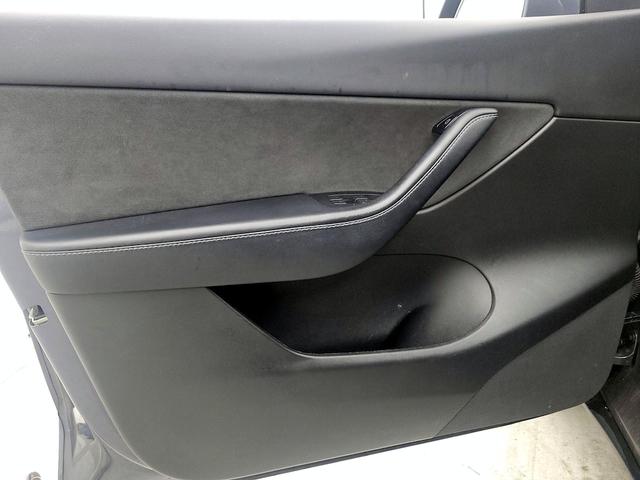 Photo of 2022 Gray Tesla Model Y