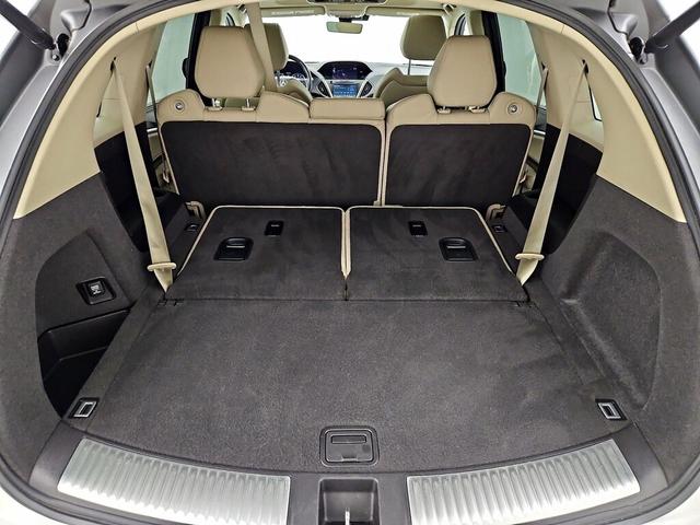 Photo of 2018 White Acura MDX