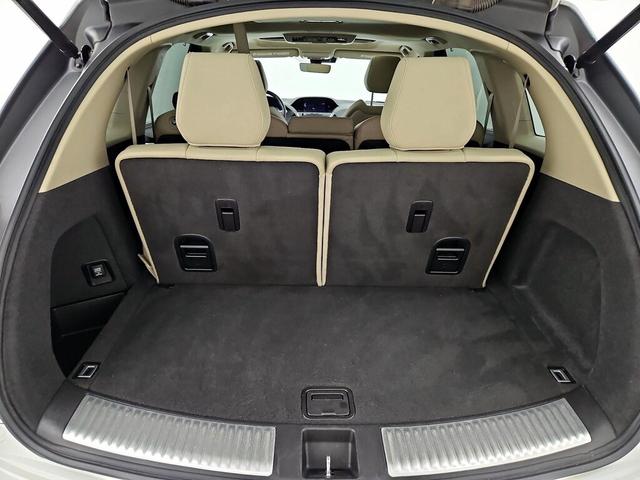 Photo of 2018 White Acura MDX