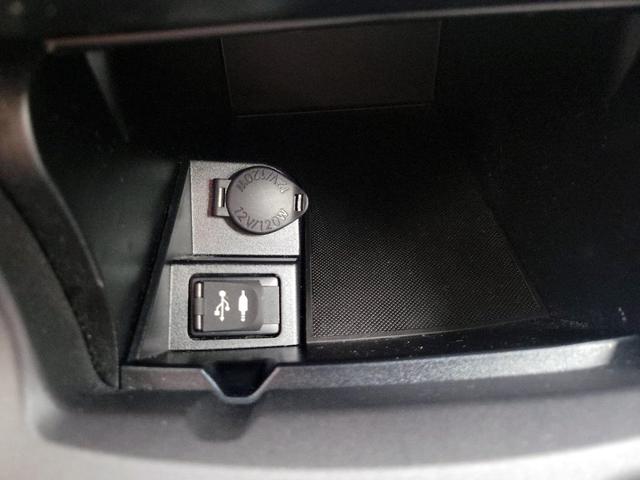 Photo of 2017 White Toyota Camry