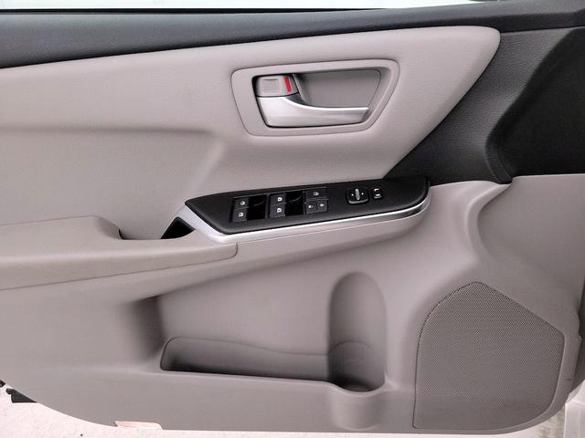Photo of 2017 White Toyota Camry
