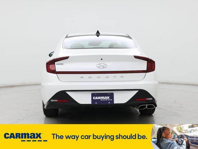 Photo of 2022 White Hyundai SONATA
